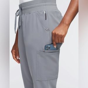 Women’s Jaanuu 13-Pocket Scrub Jogger. Size Petite XS.